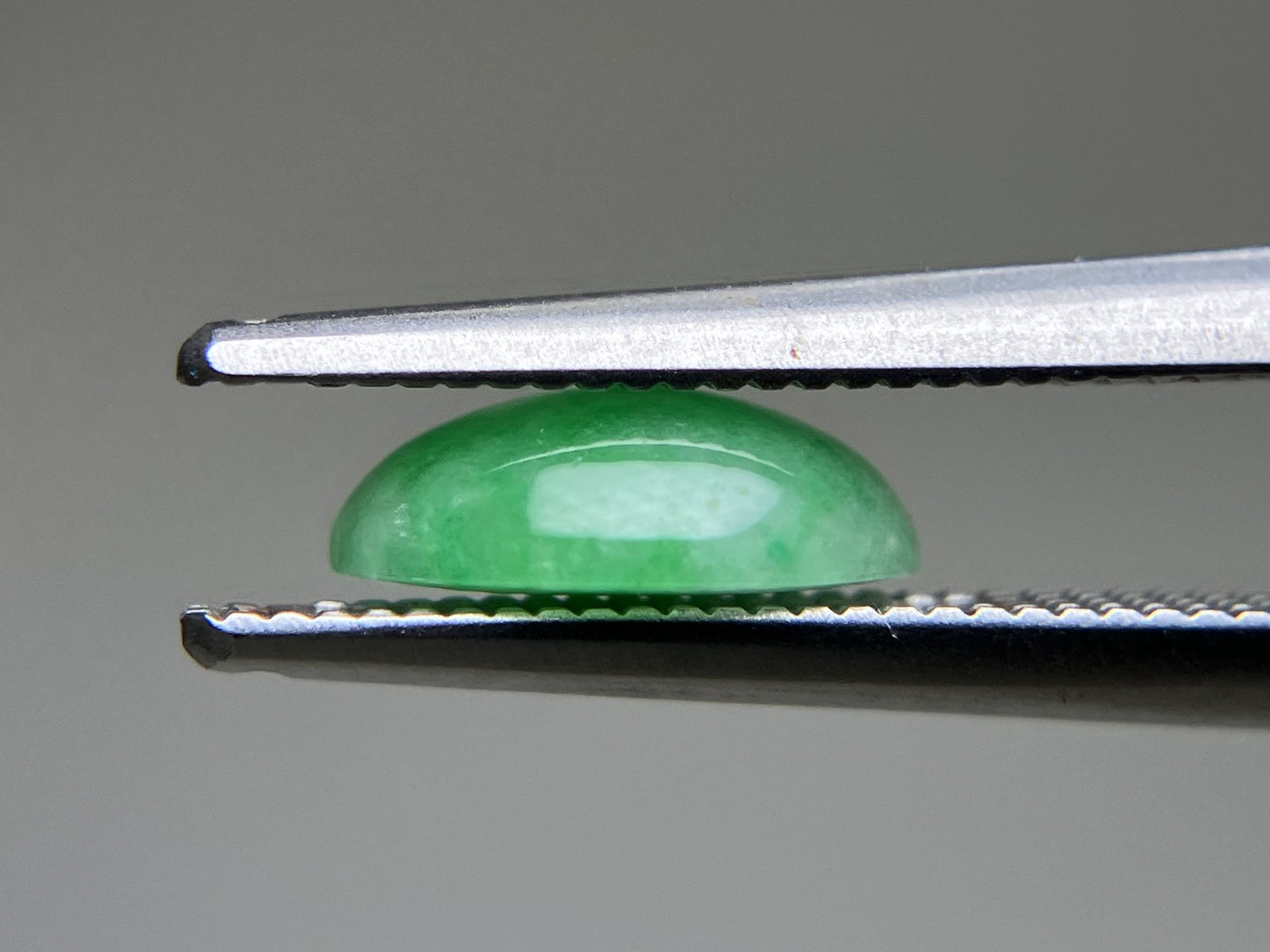 ひすい(ヒスイ 翡翠) 1.405ct 宝石ソーティング付き 8.3㎜×6.4㎜×2.8㎜ ルース( 裸石 ) 4520YY