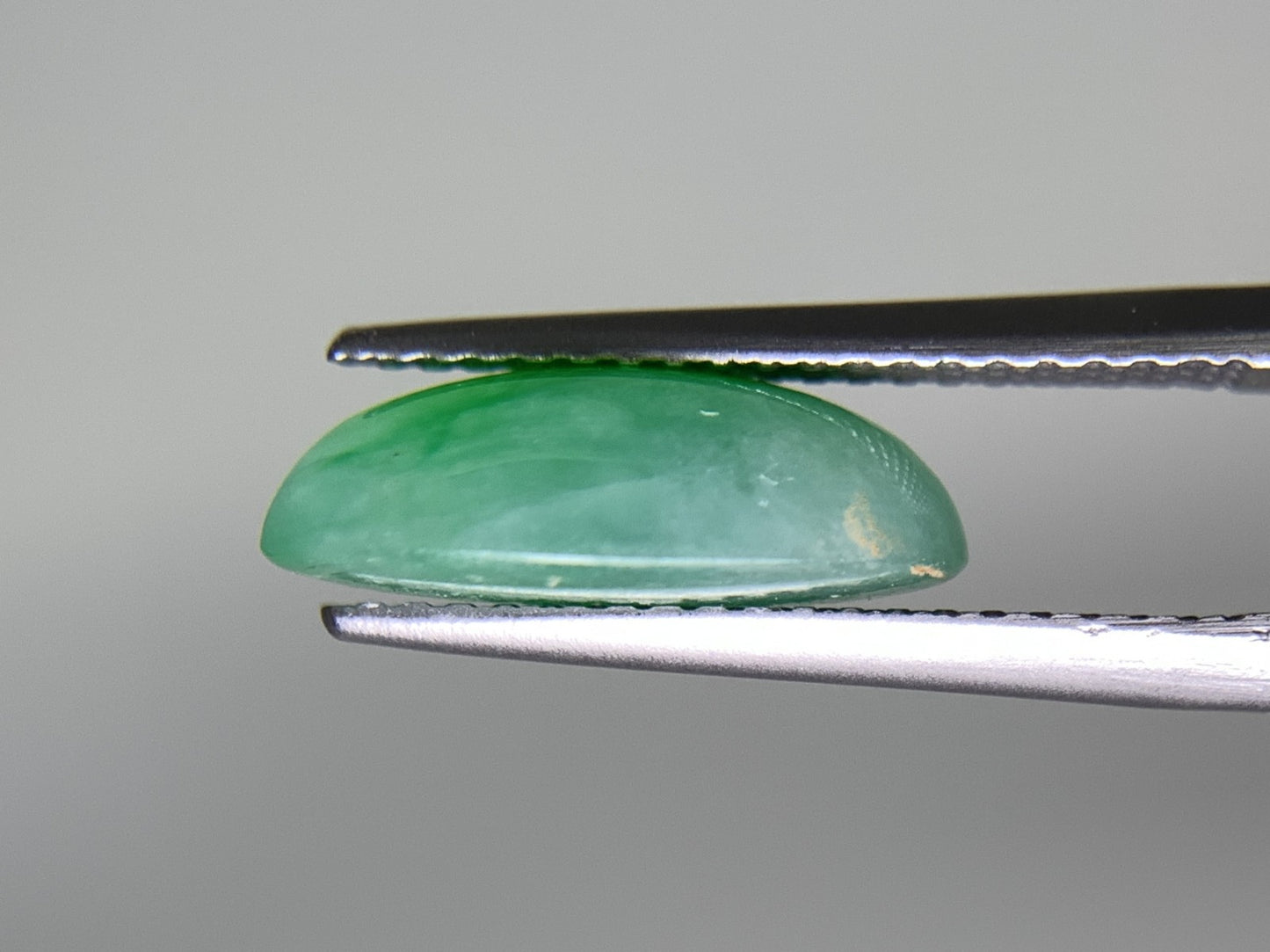 ひすい(ヒスイ 翡翠) 3.957ct 宝石ソーティング付き 13.1㎜×7.0㎜×4.5㎜ ルース( 裸石 ) 4651Y