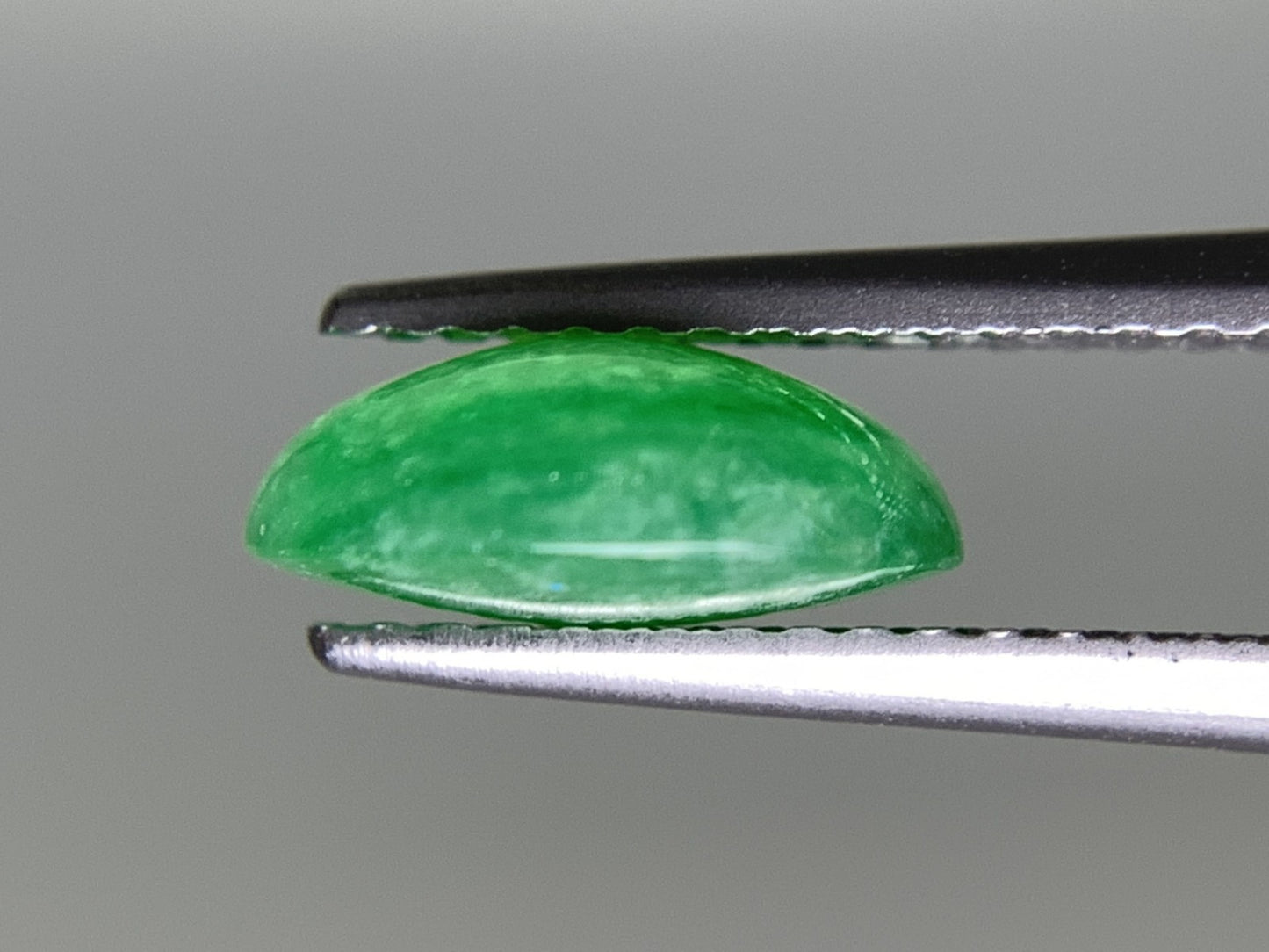 ひすい（ヒスイ 翡翠）  天然  2.453ct  宝石ソーティング付き  9.6㎜×8.0㎜×3.8㎜   ルース（ 裸石 ） 4826Y