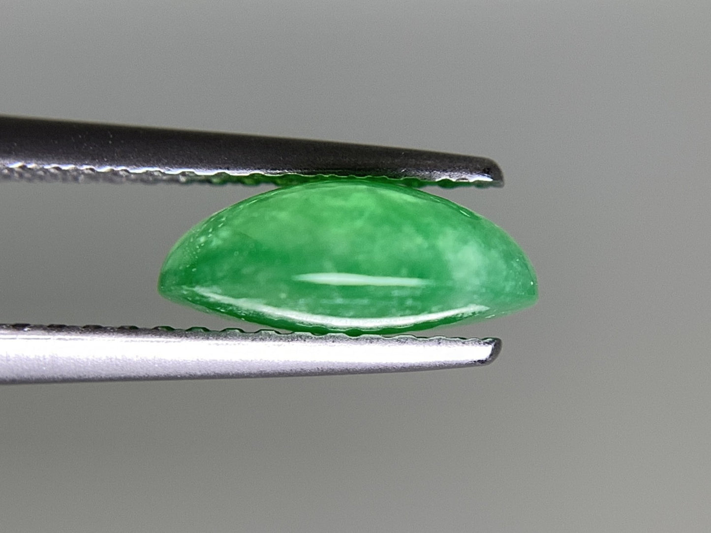 ひすい（ヒスイ 翡翠）  天然  2.453ct  宝石ソーティング付き  9.6㎜×8.0㎜×3.8㎜   ルース（ 裸石 ） 4826Y