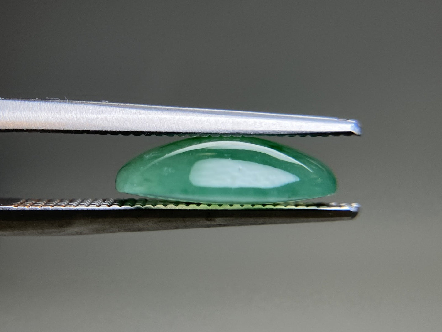 ひすい（ヒスイ 翡翠） 3.801ct 宝石ソーティング付き 12.2㎜×9.6㎜×3.7㎜ ルース（ 裸石 ） 4834YY