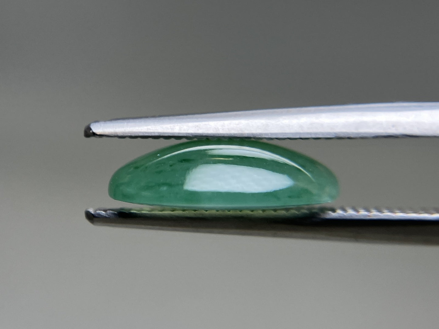 ひすい（ヒスイ 翡翠） 3.801ct 宝石ソーティング付き 12.2㎜×9.6㎜×3.7㎜ ルース（ 裸石 ） 4834YY